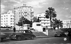 Mostaganem 028- place mairie et monument aux morts